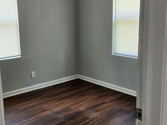 5th image of 1545 W 9th St