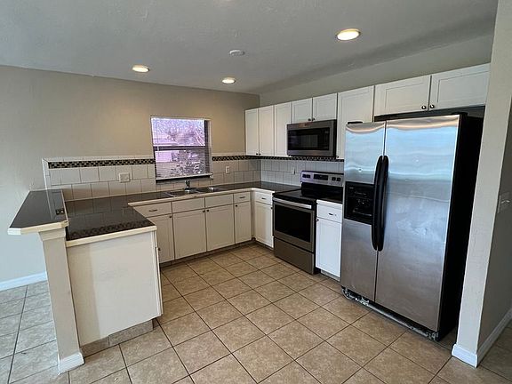 4th image of 223 SE 23rd Pl