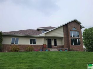 911 Wynstone Dr, Jefferson, SD 57038