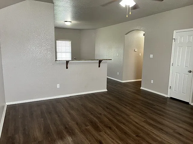 217 Regency Dr — Photo 5
