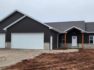 W5884 Edgewood Dr, Menasha, WI 54952