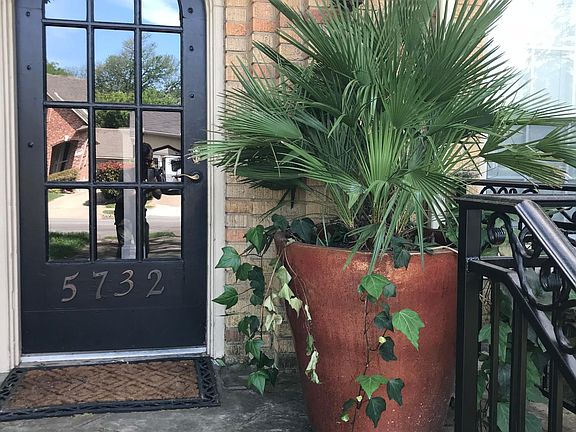 5732 Marquita front door