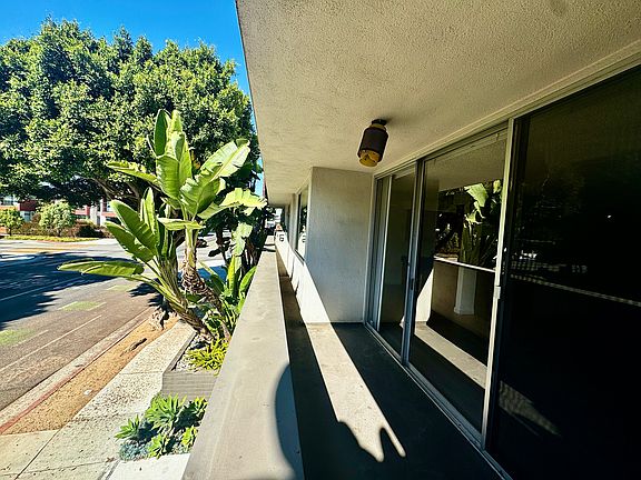 4th image of 1400 California Ave #105B
