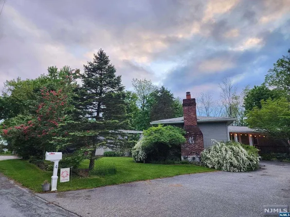 4 Florence Ln, Newton, NJ 07860