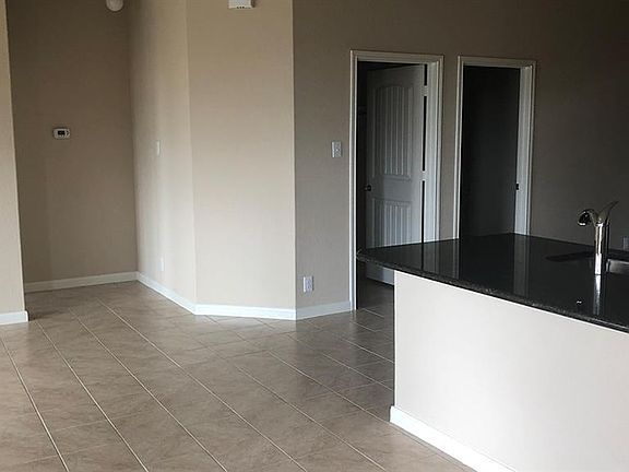 5th image of 478 Centinela St