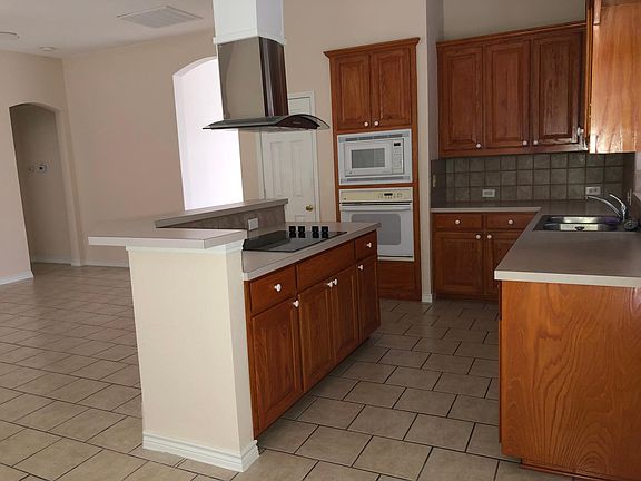 4th image of 6400 Greenbriar Ln