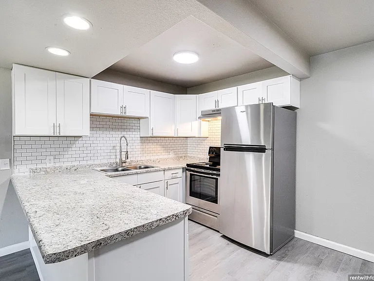335-339 407 Southtowne Dr — Photo 48