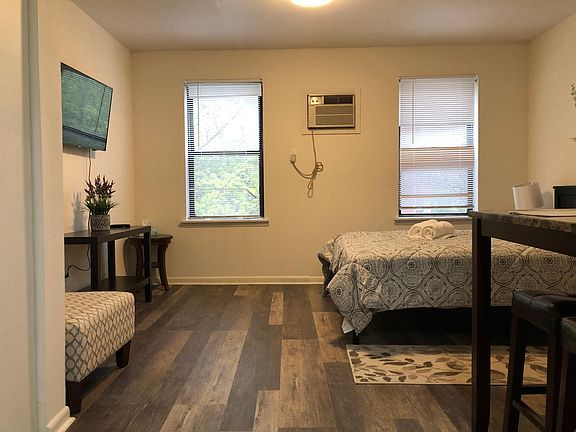 3rd image of 238 S 22nd St #201