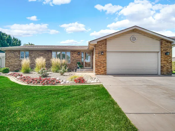 2550 Fossil Stone Rd, Dyer, IN 46311