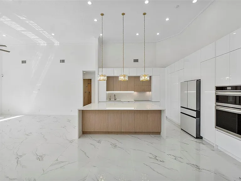 410 Sabal Way #0 — Photo 2
