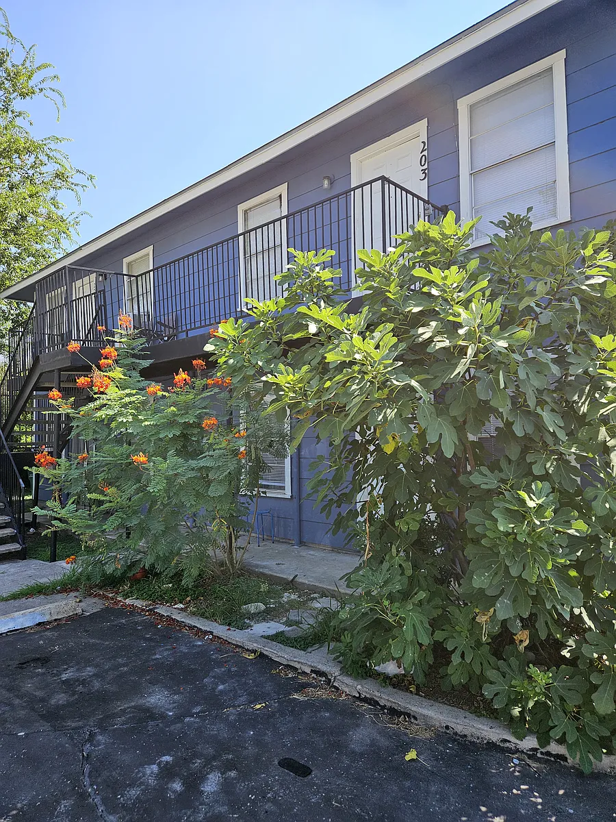 Building Photo - 211 Zilla St #201