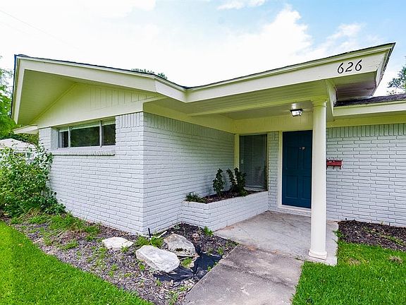 3rd image of 626 Lakeview Dr