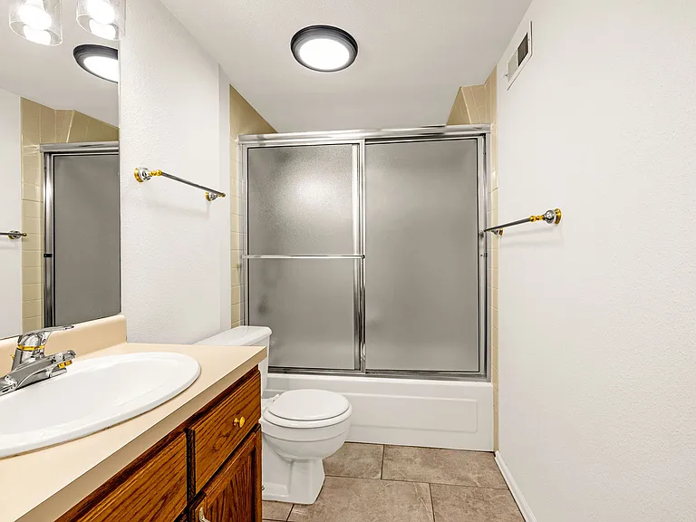 108 Cobblestone Dr — Photo 23