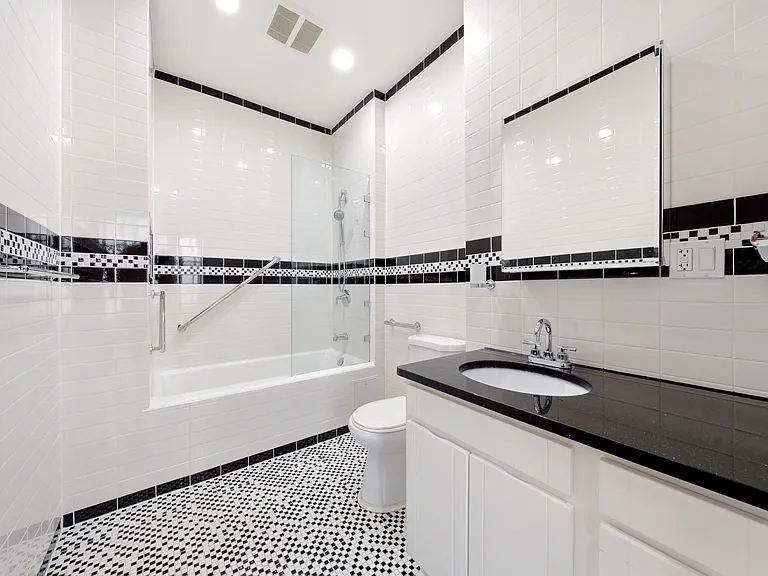 325 W 37th St #11R — Photo 8