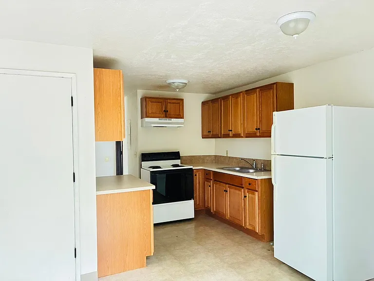 933-937 NW Sequoia Ave — Photo 28