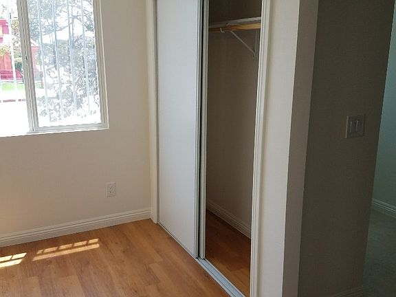 4th image of 861 W Manchester Ave APT 1