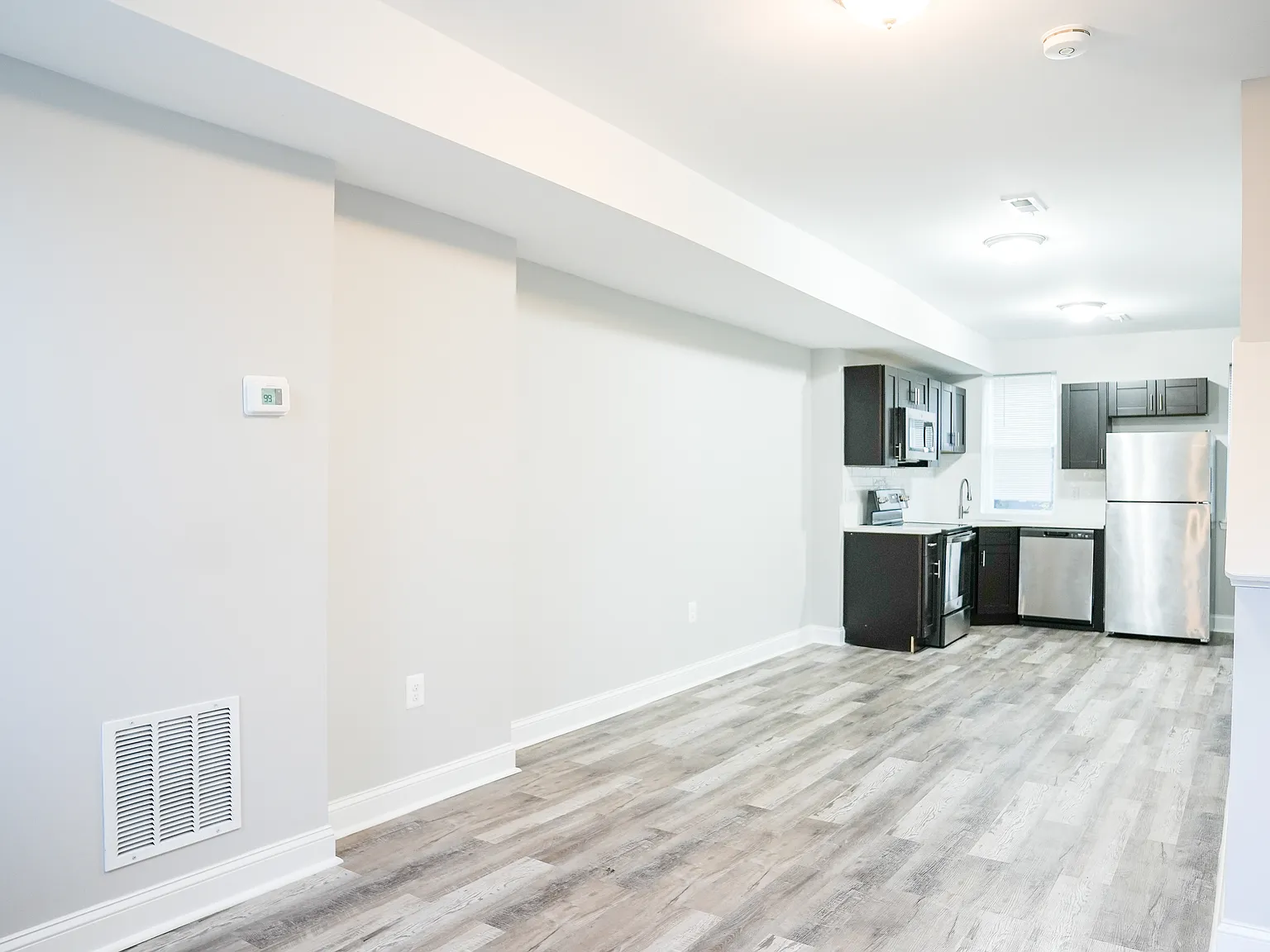3 bed, 3.0 bath, $2,200 — Photo 3