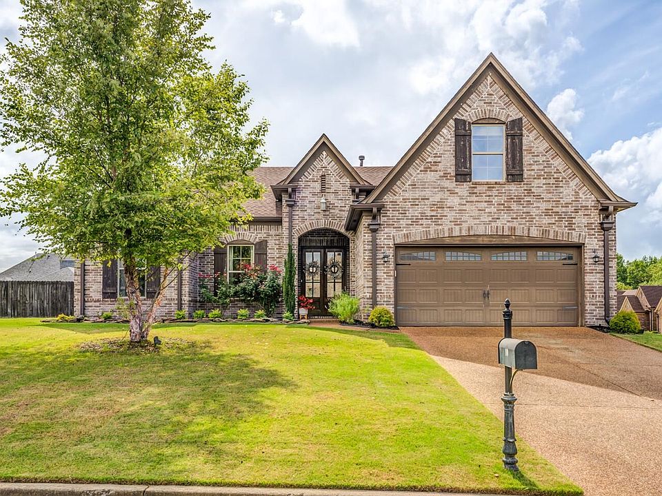 1st image of 10 Misty Meadows Dr