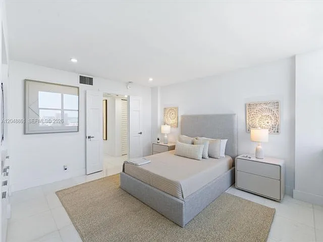 3 bed, 2.5 bath, $6,300 — Photo 4