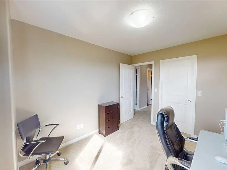 10250 85a St — Photo 10