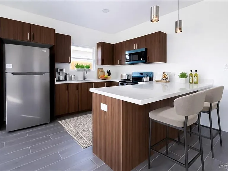 604 N Onyx Ave #4 — Photo 11