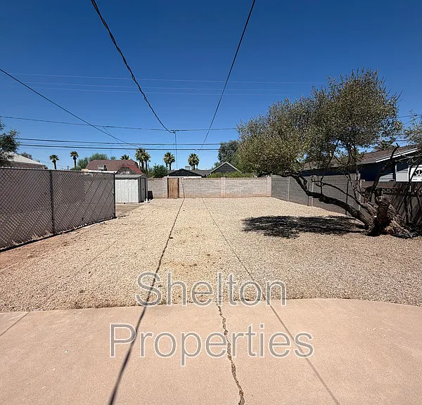 1802 N Laurel Ave — Photo 30