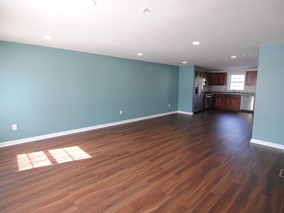 3rd image of 31 Overlook Cir