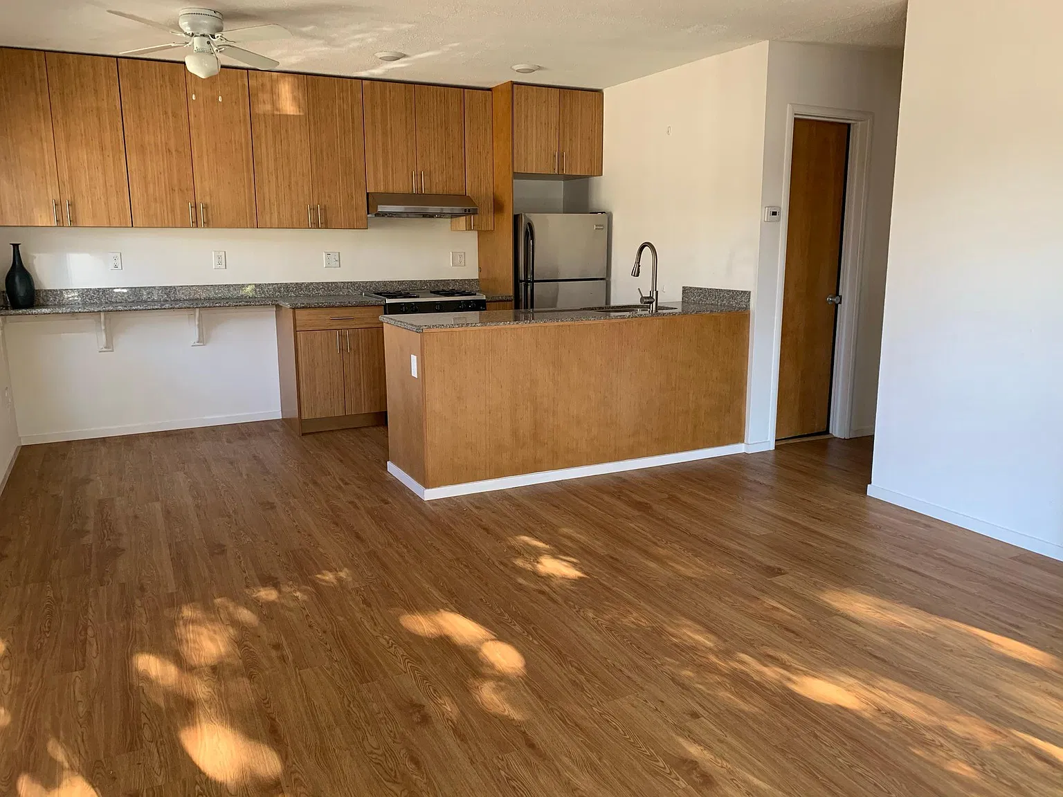 2 bed, 800 sqft, $2,850 — Photo 4