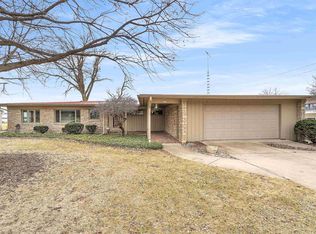 1015 Bay Shore Dr, Oshkosh, WI 54901
