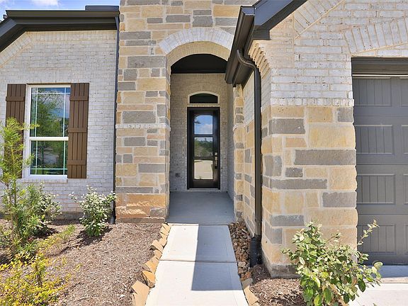 2nd image of 122 Mockingbird Trails Dr