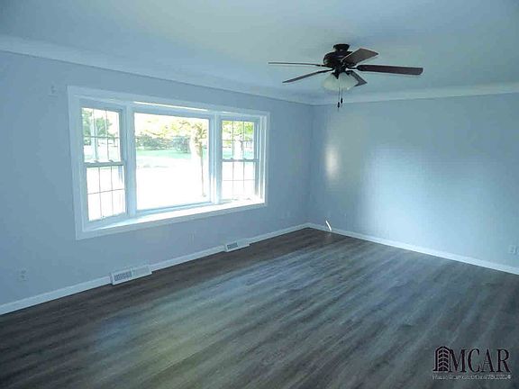 3rd image of 1232 Oakmont Dr