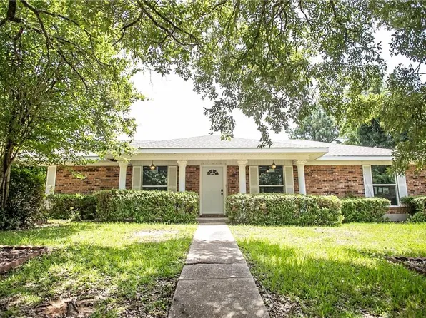 110 Camellia Ln, Pineville, LA 71360