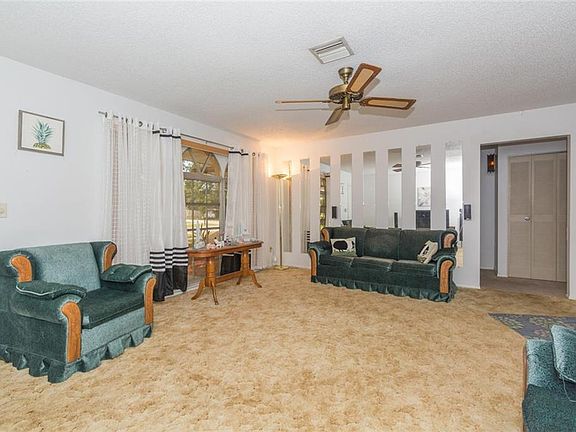 5th image of 363 NE Camelot Dr