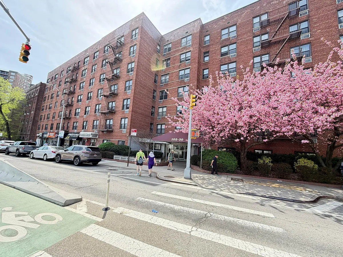 Building Photo - 102-30 Queens Blvd #1N