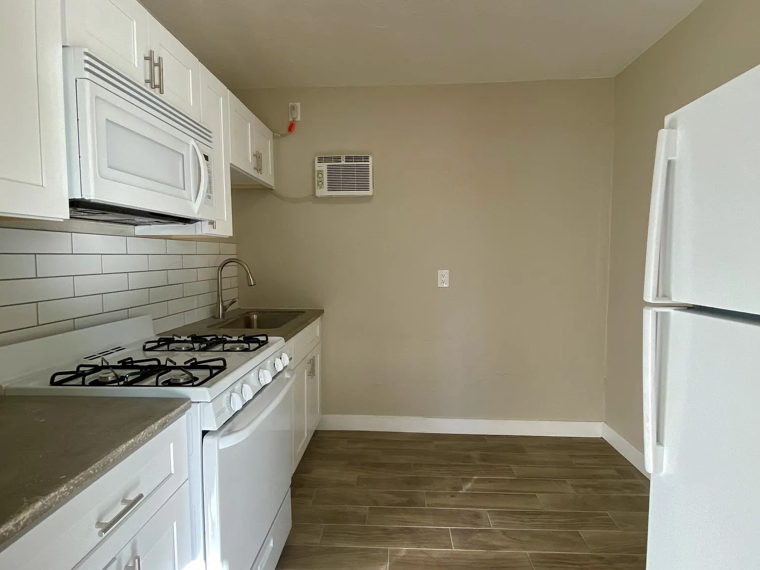 1620 E Palm Ln — Photo 4