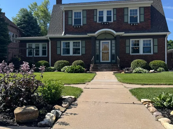 234 Forest Blvd, Hastings, NE 68901