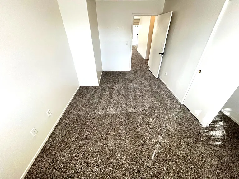 4916 River Splash Ave — Photo 9