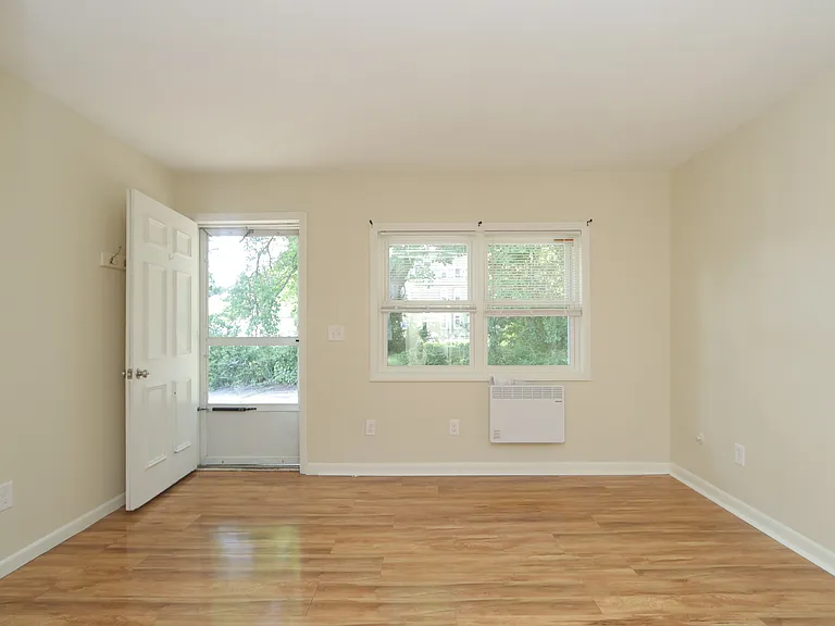 323 Montcalm St #L — Photo 6