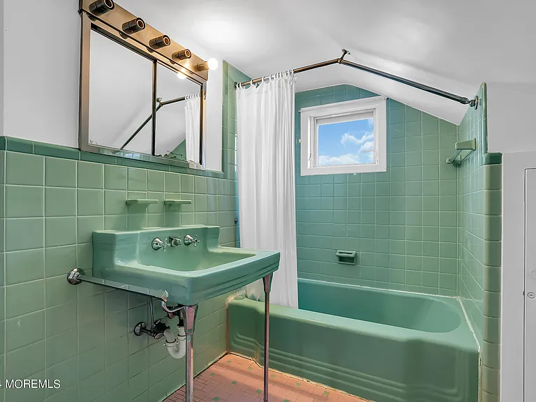 459 W Park Ave — Photo 20
