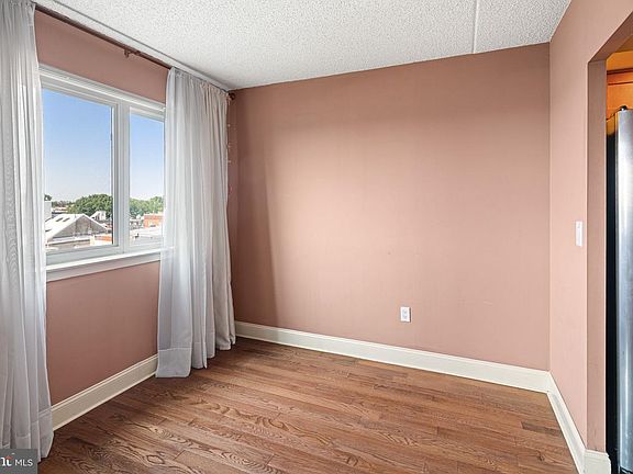 3rd image of 200 Lombard St #10-732