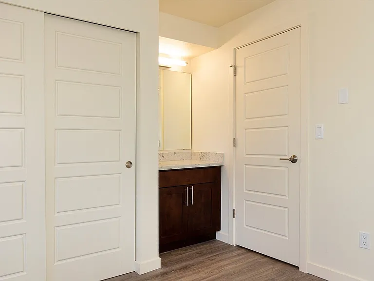 Luke Apartments — Photo 6