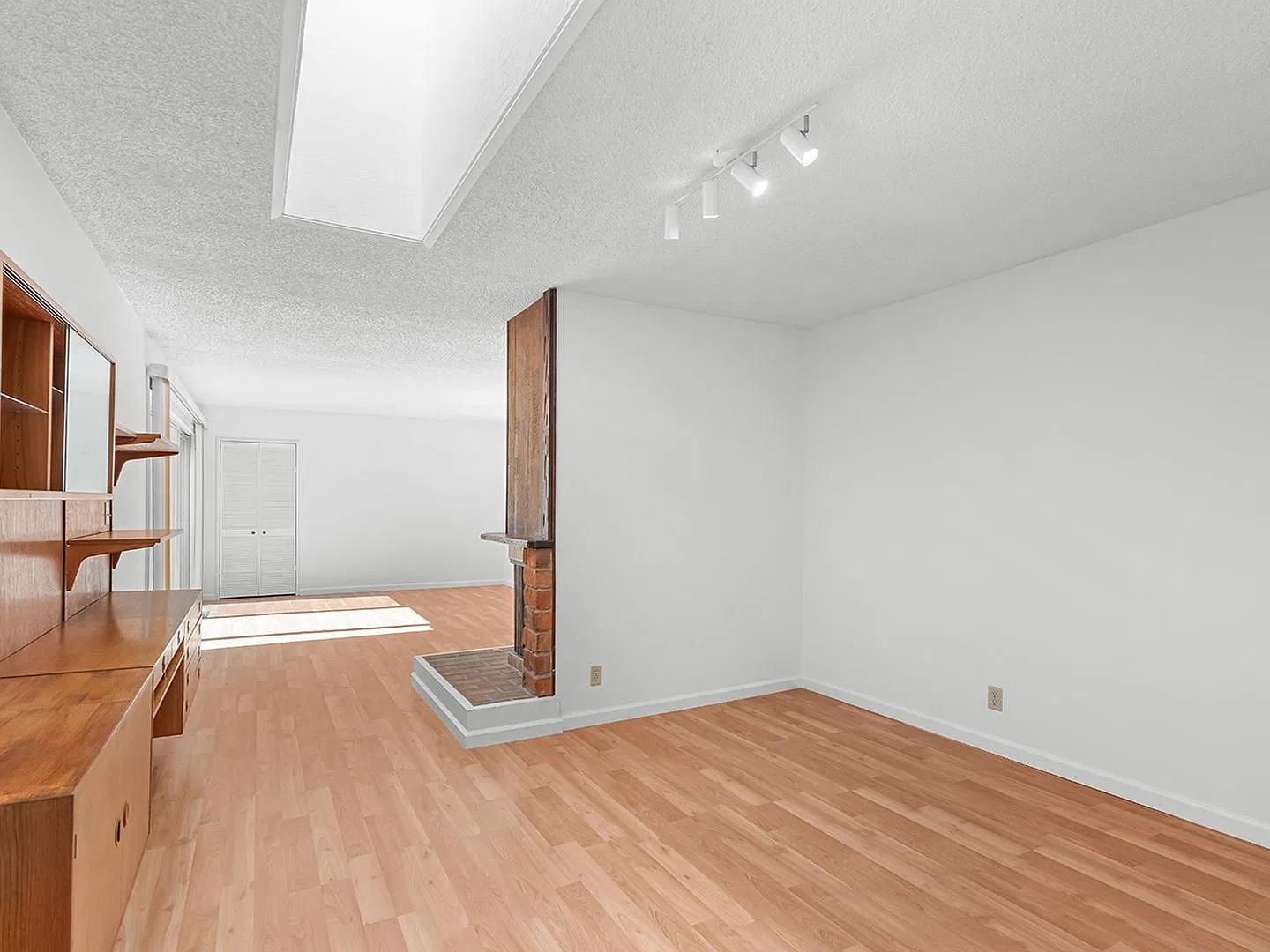 Single Level Townhouse — Photo 2