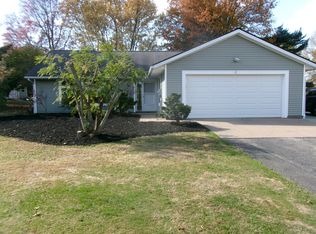17620 Indian Hills Dr, Chagrin Falls, OH 44023