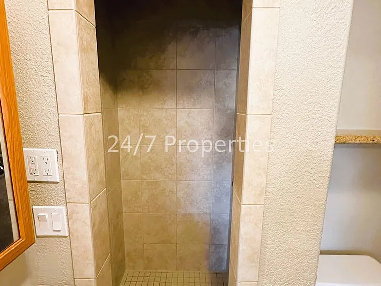 860 Shipping St NE — Photo 12