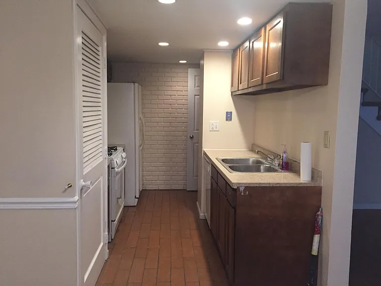 2S705 Winchester Cir E #2 — Photo 14