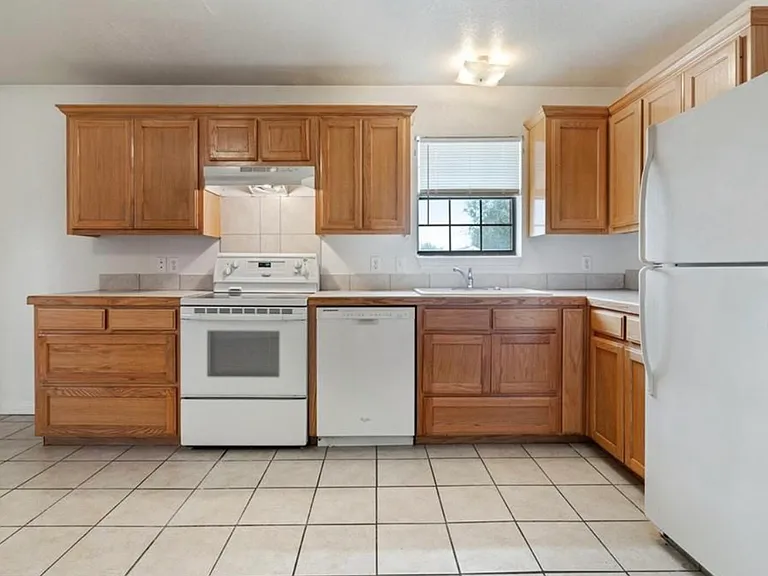 317 N Katy Rd #202 — Photo 3