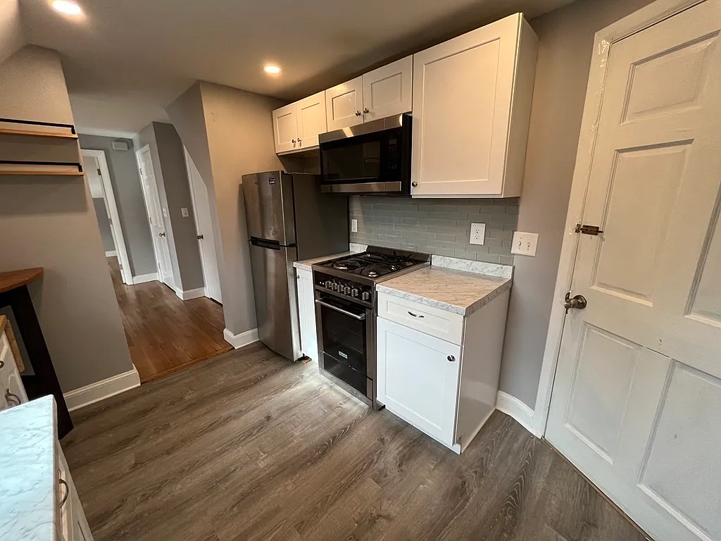 1 bed, 450 sqft, $1,750 — Photo 2