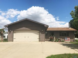 202 N Sycamore Ave, Sioux Falls, SD 57110