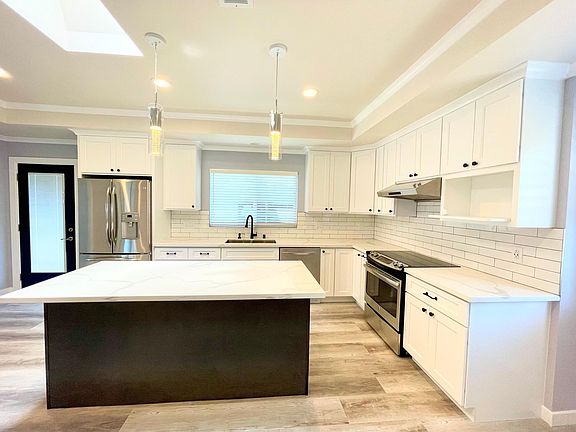 4th image of 2235 Forbes Ave