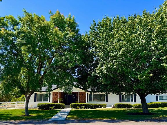 3rd image of 12583 Heather Ln